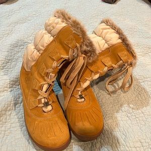 Timberland women’s laceup boots